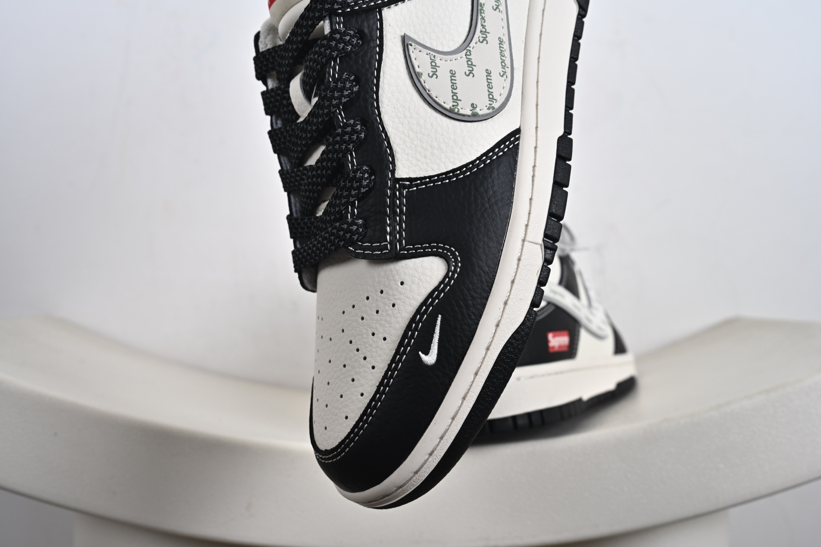 Nike SB Dunk Low Supreme联名 米黑银 高端定制 低帮休闲板鞋 HH7518-099