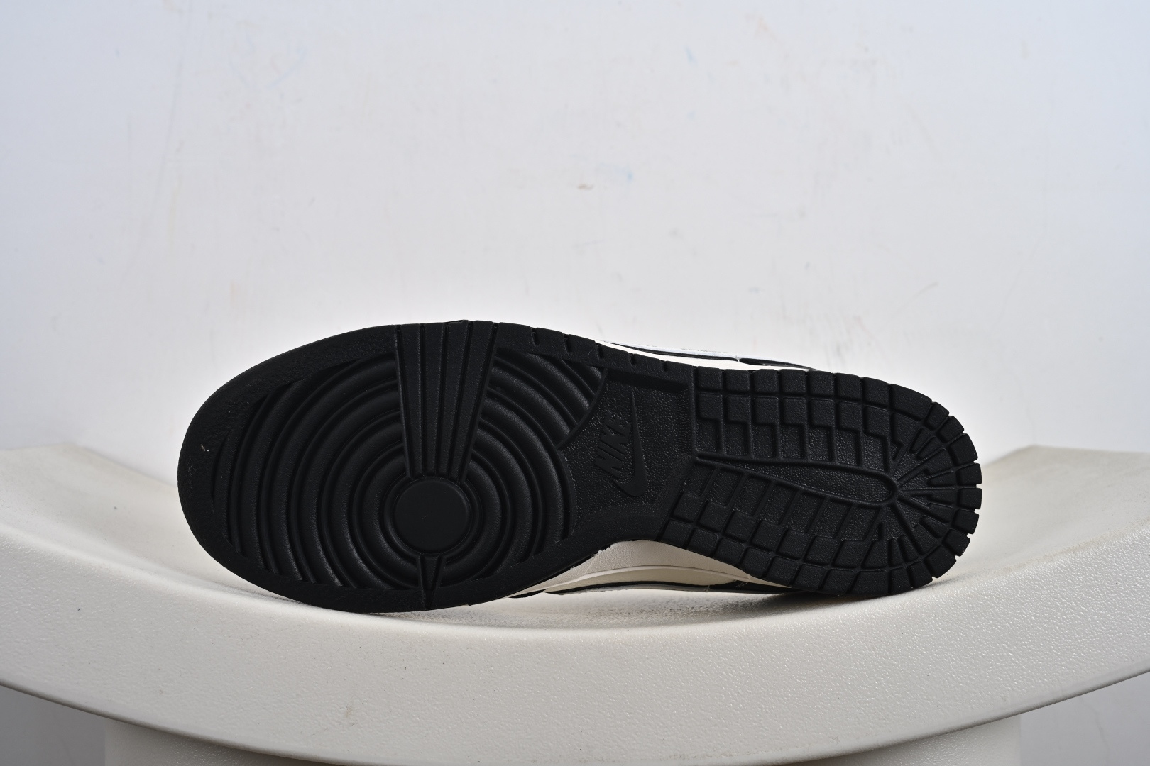 Nike SB Dunk Low Supreme联名 米黑银 高端定制 低帮休闲板鞋 HH7518-099