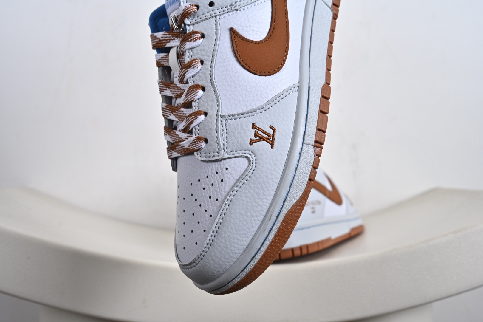 260 定制版 Nike SB Dunk Low LV联名 白灰棕蓝 周年高端定制 低帮休闲板鞋 SC0601-474
