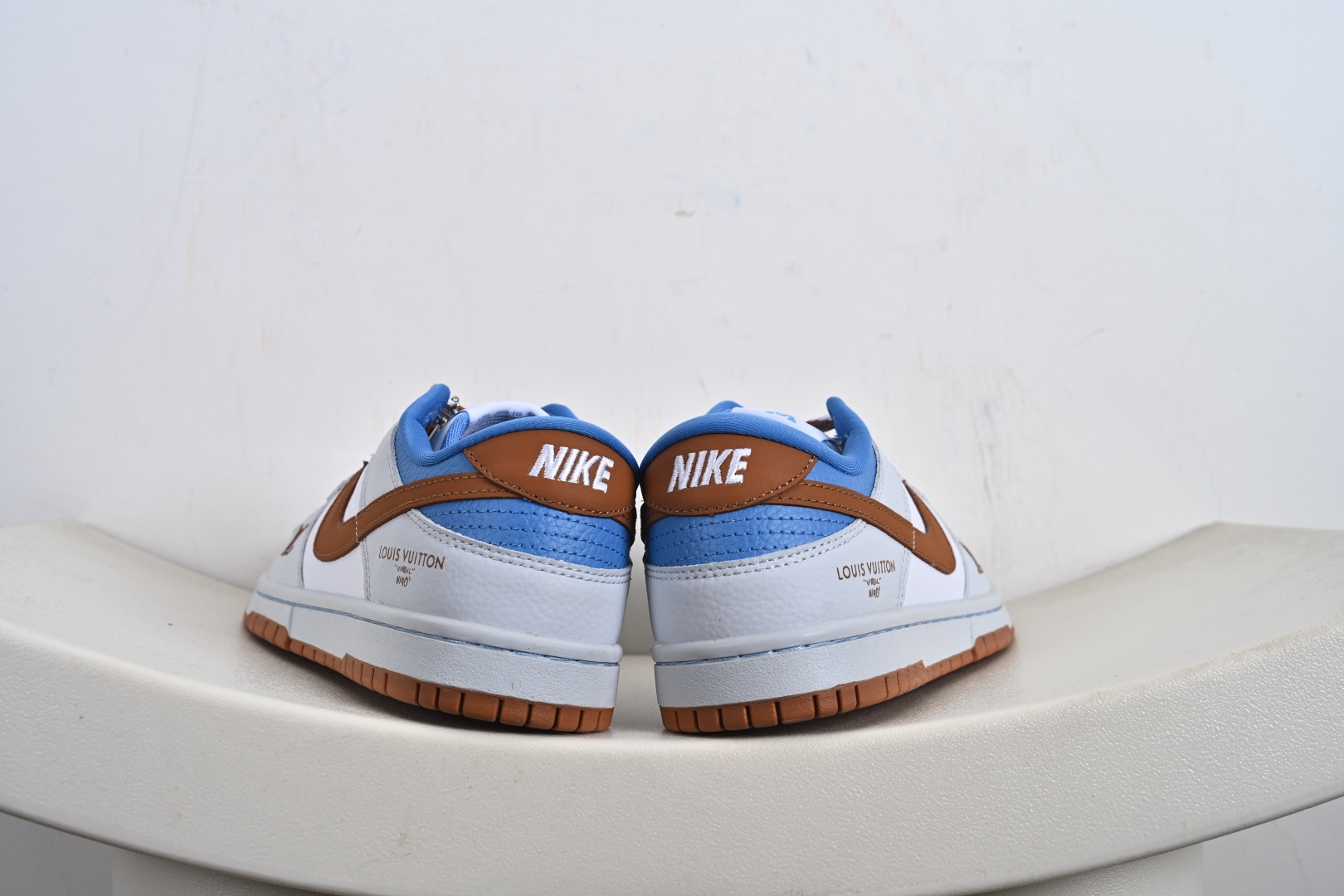 260 定制版 Nike SB Dunk Low LV联名 白灰棕蓝 周年高端定制 低帮休闲板鞋 SC0601-474