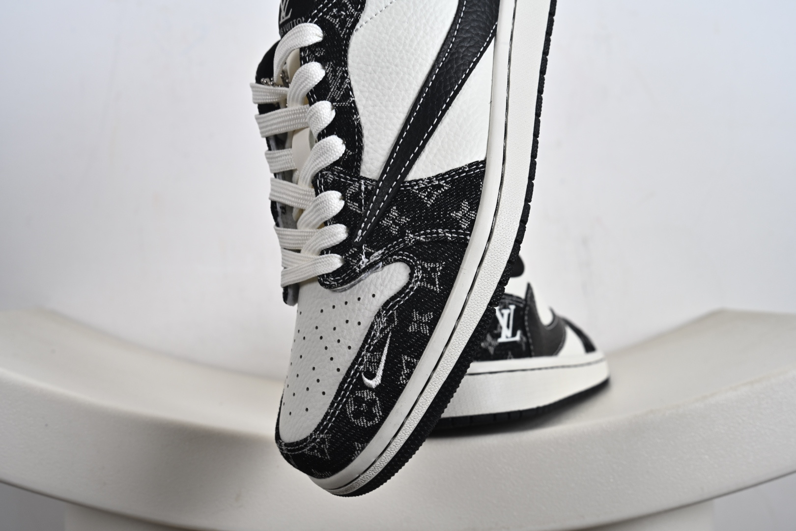 260 高端定制 Travis Scott x Jordan 1 Low LV联名-青色牛仔 倒勾低帮休闲版本 SC0601-058