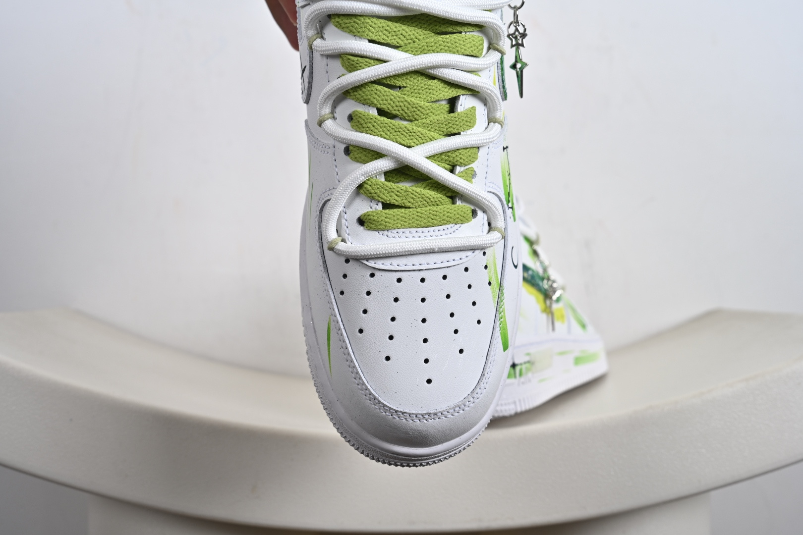 240 手绘涂鸦“摩羯座”十二星座系列 Nike Air Force 1 “Capricorn”空军一号定制板鞋 1222119-Chinese UA Cheap High Quatity Brand Clothes Bags handbags Sneakers wholesale wholesaler seller from China Factory suppliers Fashion Clothing Shoes best Quality Beautiful Price 240 手绘涂鸦“摩羯座”十二星座系列 Nike Air Force 1 “Capricorn”空军一号定制板鞋 1222119