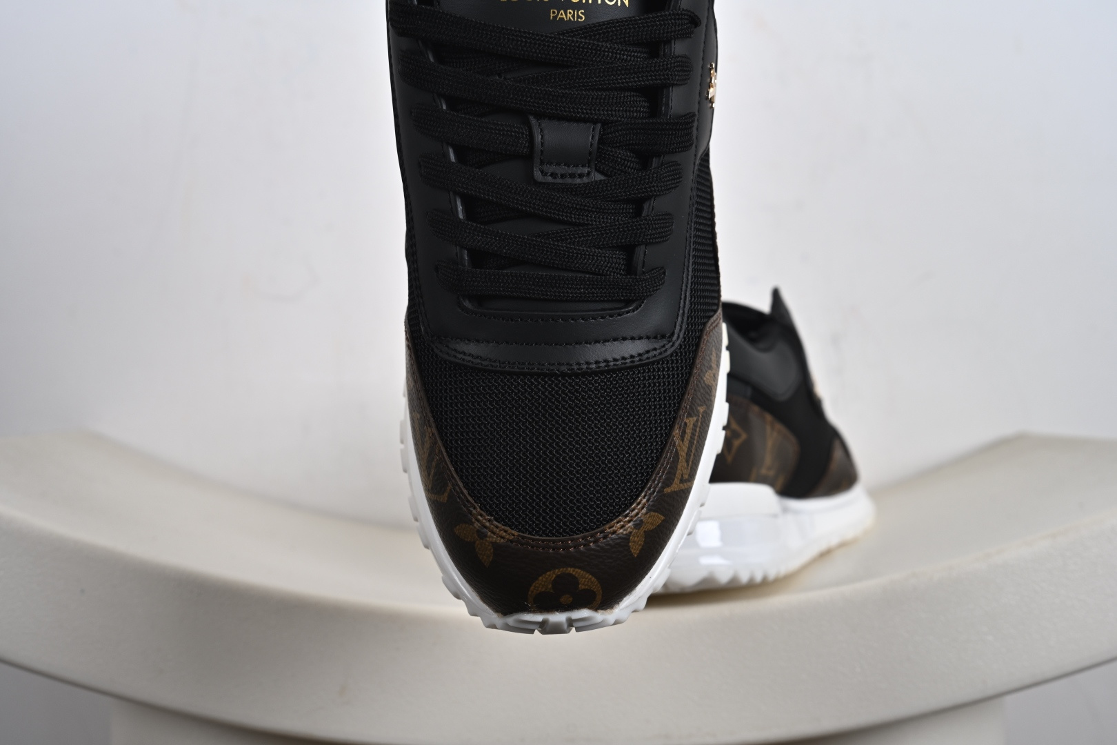 300 LOUIS VUITTON Run Away 小牛皮 圆头系带 方格饰面 低帮 生活休闲鞋