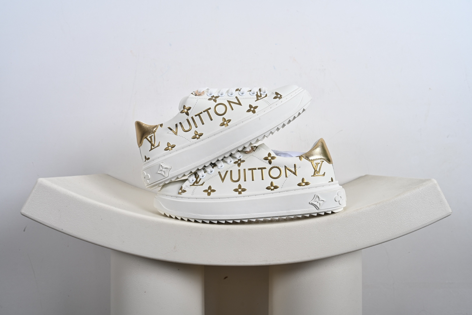 360 广东顶级纯原 LV 舒畅 低帮板鞋 白花色 棕尾 LV花镂空Logo鞋面