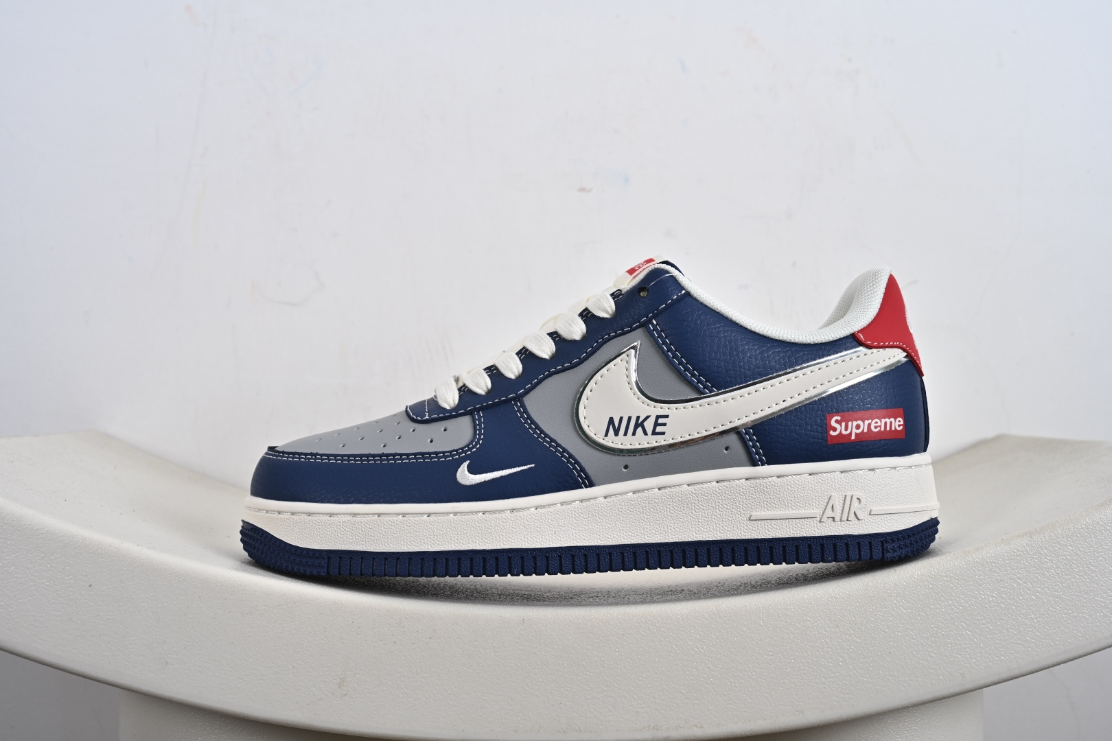 Nike Air Force 1 Low Supreme联名 XD2588-602-莆田鞋,莆田鞋货源,高仿鞋,高仿鞋货源,安福档口,莆田高仿鞋,莆田鞋批发,高仿鞋批发,莆田高仿运动鞋,高仿运动鞋,莆田运动鞋 Nike Air Force 1 Low Supreme联名 XD2588-602