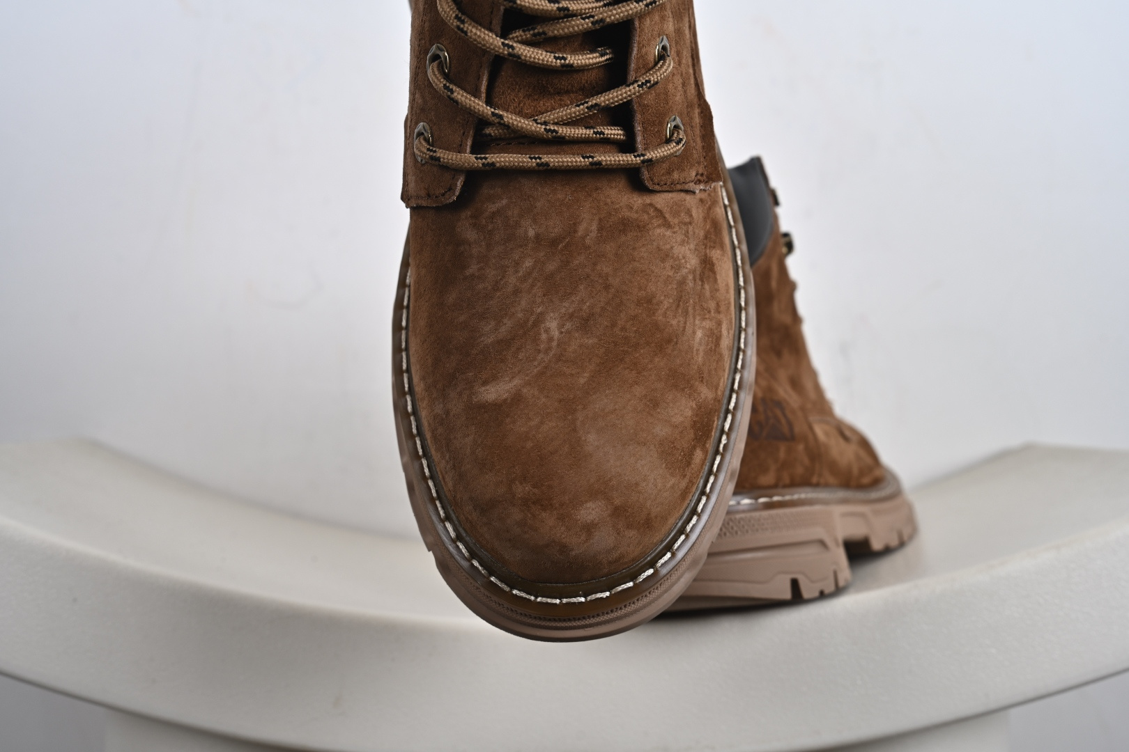 260 CAT 卡特 客制款 户外工装靴 P717815 时尚潮流搭配 面料釆用意大利进口磨砂牛皮