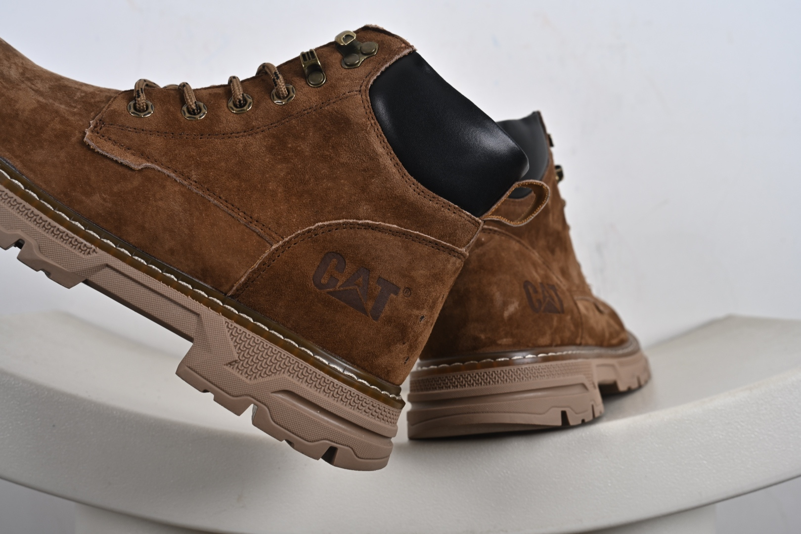 260 CAT 卡特 客制款 户外工装靴 P717815 时尚潮流搭配 面料釆用意大利进口磨砂牛皮