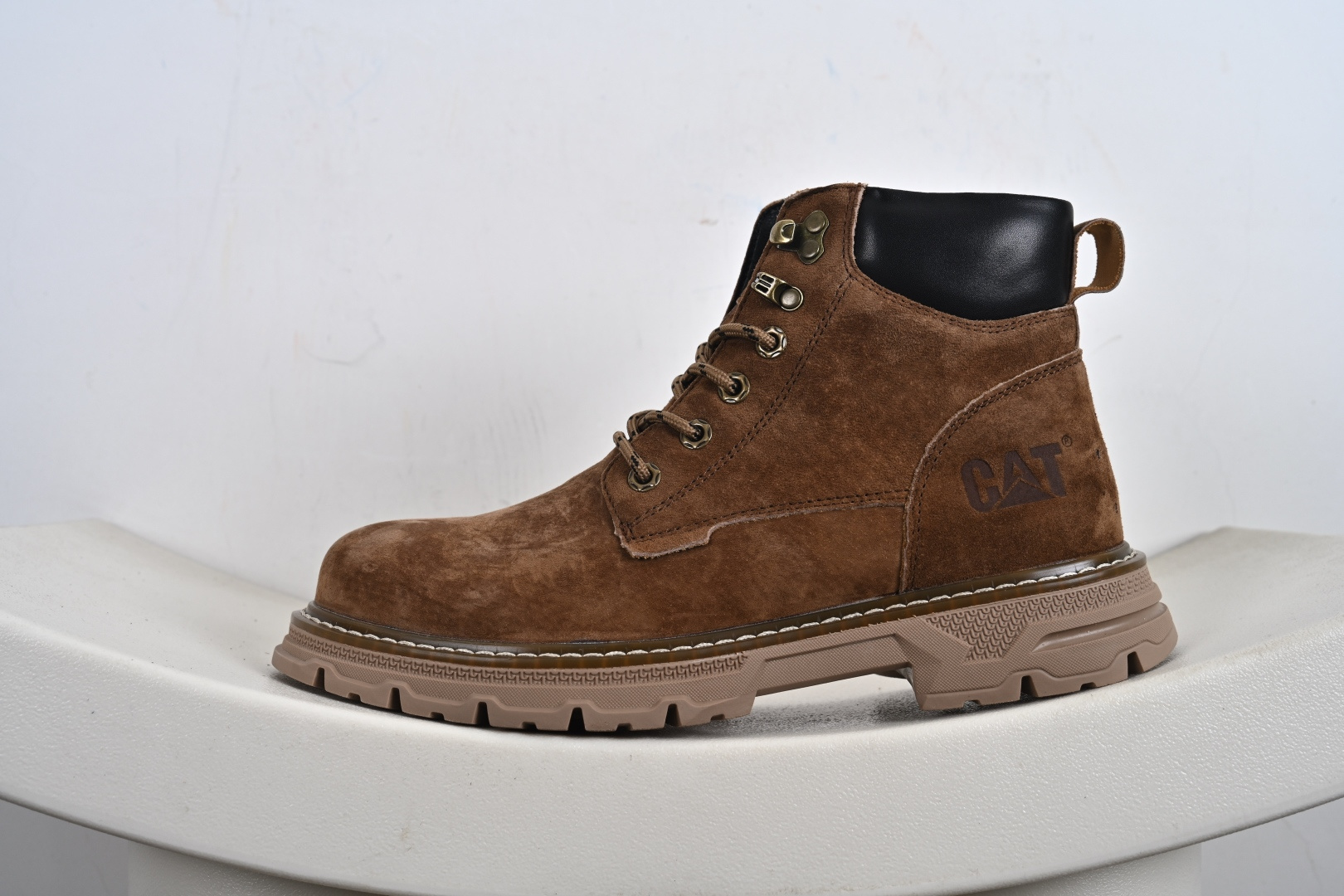 260 CAT 卡特 客制款 户外工装靴 P717815 时尚潮流搭配 面料釆用意大利进口磨砂牛皮