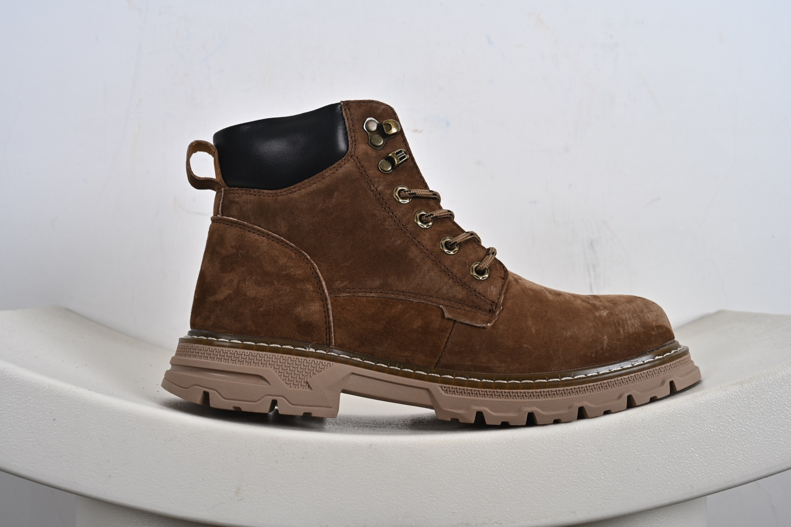 260 CAT 卡特 客制款 户外工装靴 P717815 时尚潮流搭配 面料釆用意大利进口磨砂牛皮