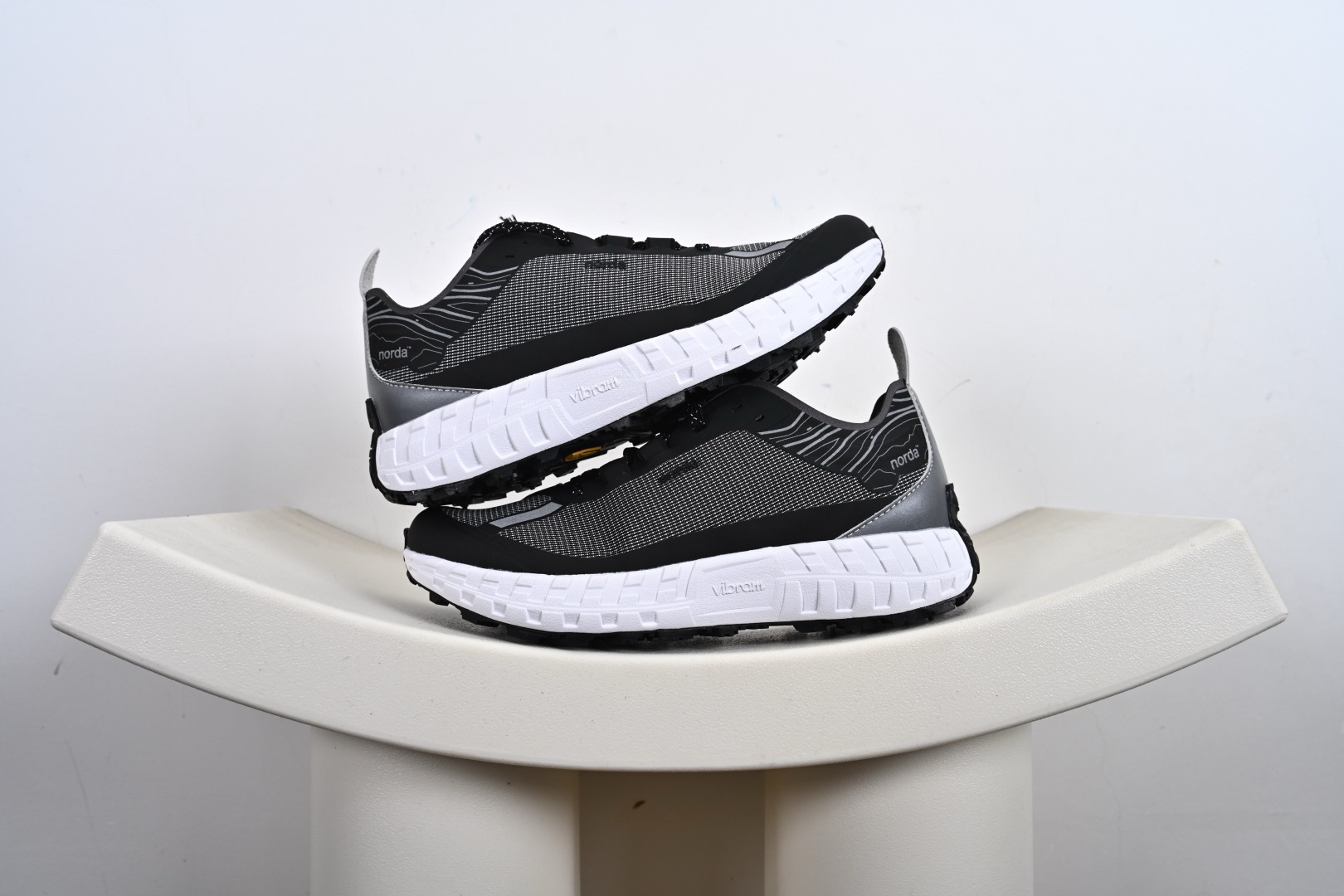 200 Ermenegil*Zegn*杰尼* 低帮运动跑鞋 这款杰尼* ×norda 低帮运动跑鞋