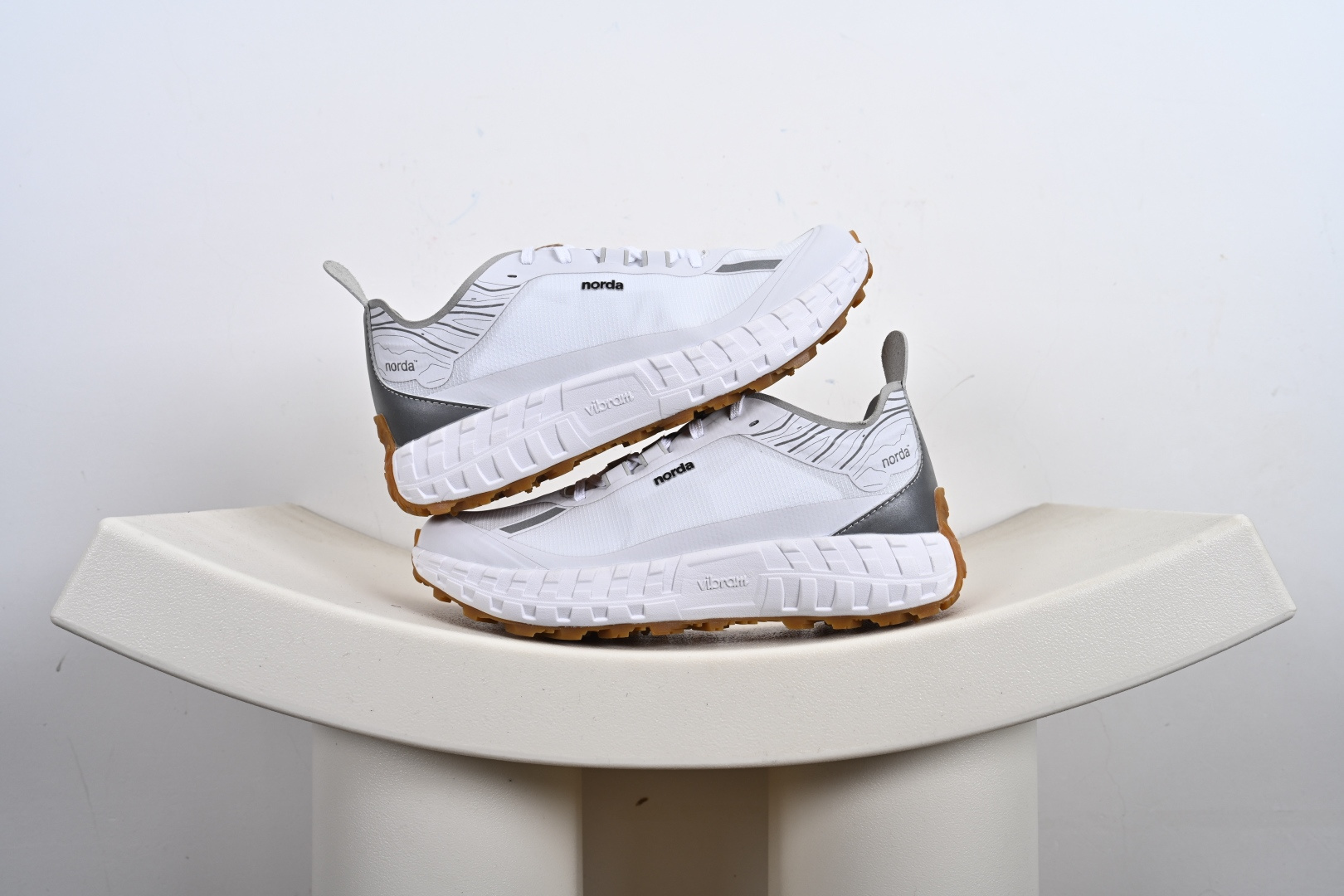 200 Ermenegil*Zegn*杰尼* 低帮运动跑鞋 这款杰尼* ×norda 低帮运动跑鞋