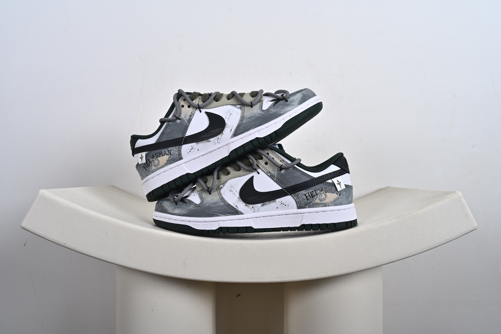 Nike SB Dunk Low 绑带 周年高端定制 低帮休闲板鞋 DV0833-111 Nike SB Dunk Low 绑带 周年高端定制 低帮休闲板鞋 DV0833-111