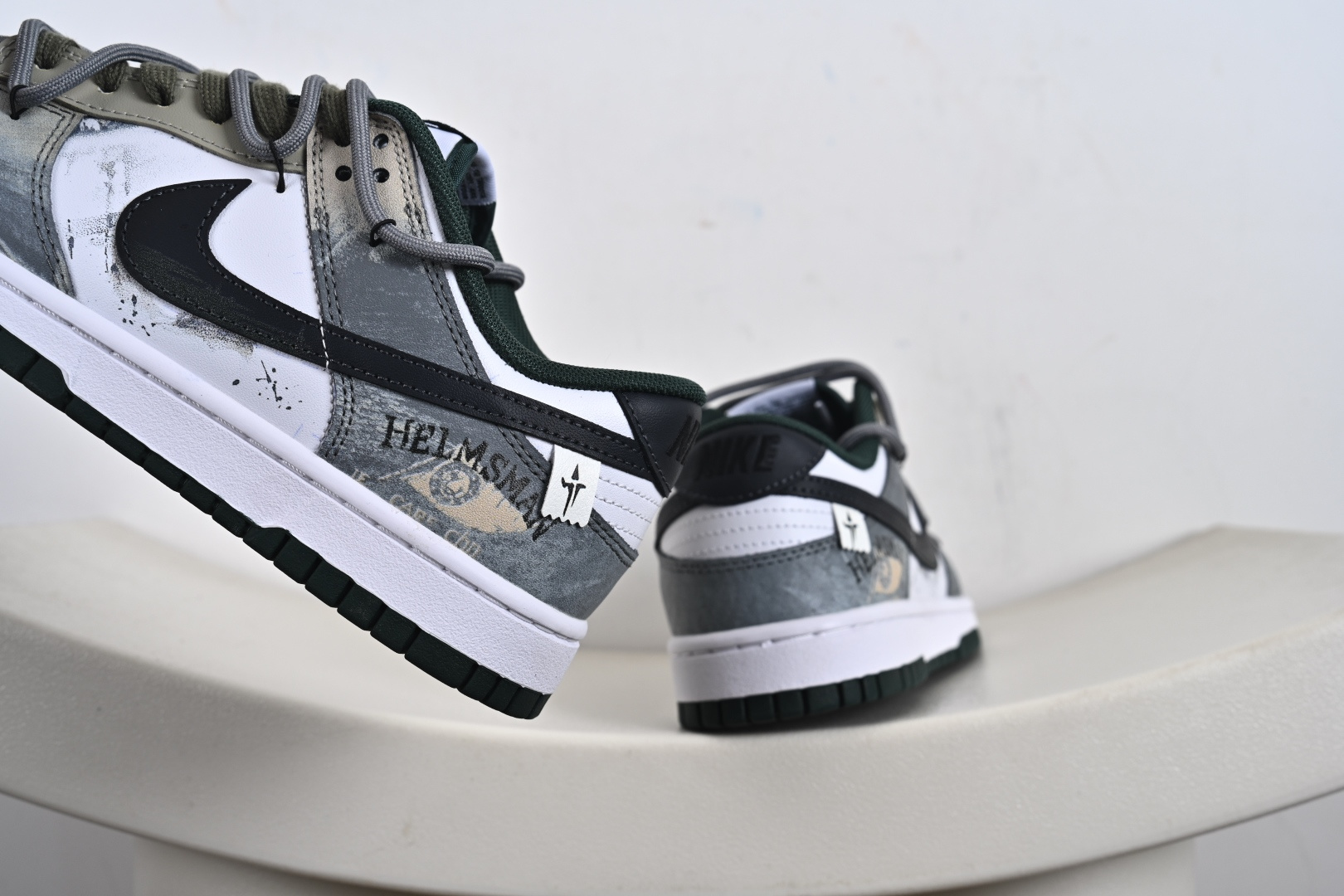 Nike SB Dunk Low 绑带 周年高端定制 低帮休闲板鞋 DV0833-111 Nike SB Dunk Low 绑带 周年高端定制 低帮休闲板鞋 DV0833-111