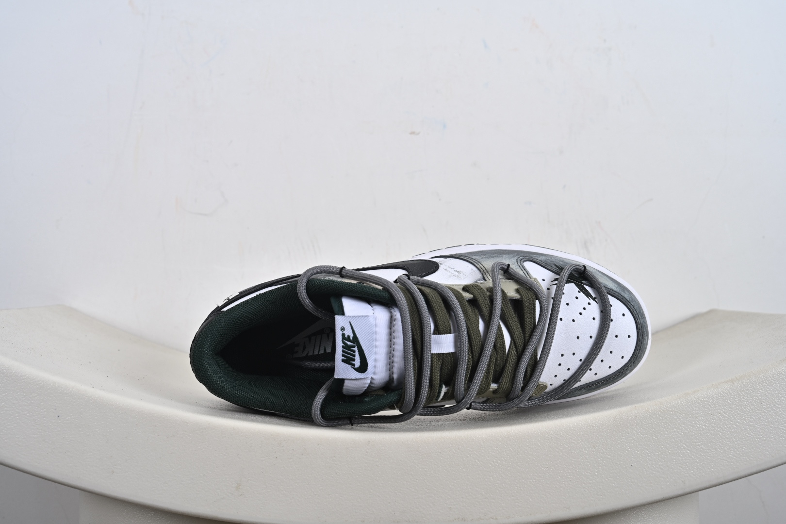 Nike SB Dunk Low 绑带 周年高端定制 低帮休闲板鞋 DV0833-111 Nike SB Dunk Low 绑带 周年高端定制 低帮休闲板鞋 DV0833-111