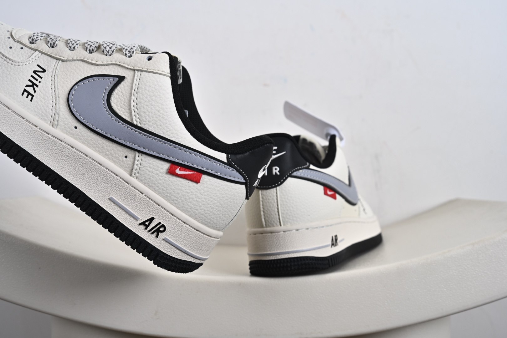 240 NIke Air Force 1 '07 Low “NIKE——米灰黑字母”空军一号 低帮 运动鞋 休闲鞋 JS8028-018