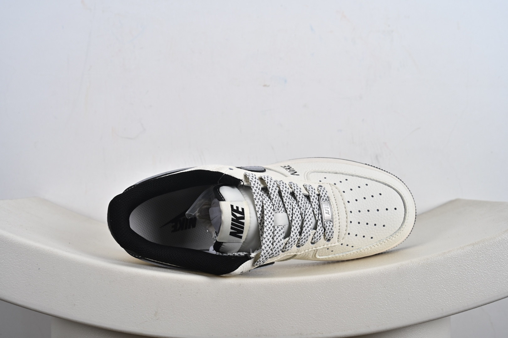 240 NIke Air Force 1 '07 Low “NIKE——米灰黑字母”空军一号 低帮 运动鞋 休闲鞋 JS8028-018