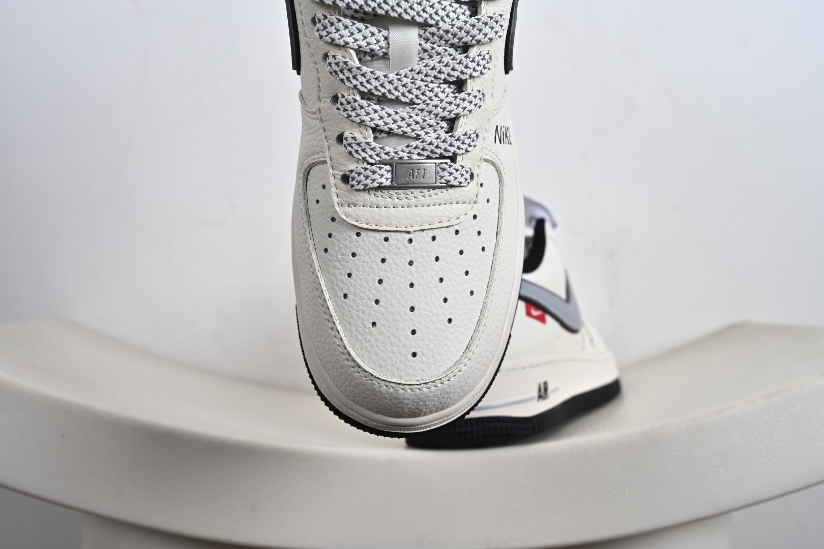 240 NIke Air Force 1 '07 Low “NIKE——米灰黑字母”空军一号 低帮 运动鞋 休闲鞋 JS8028-018