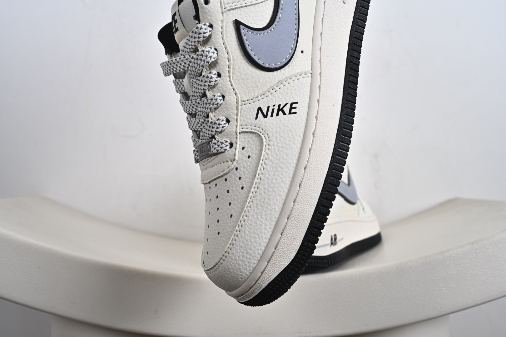 240 NIke Air Force 1 '07 Low “NIKE——米灰黑字母”空军一号 低帮 运动鞋 休闲鞋 JS8028-018