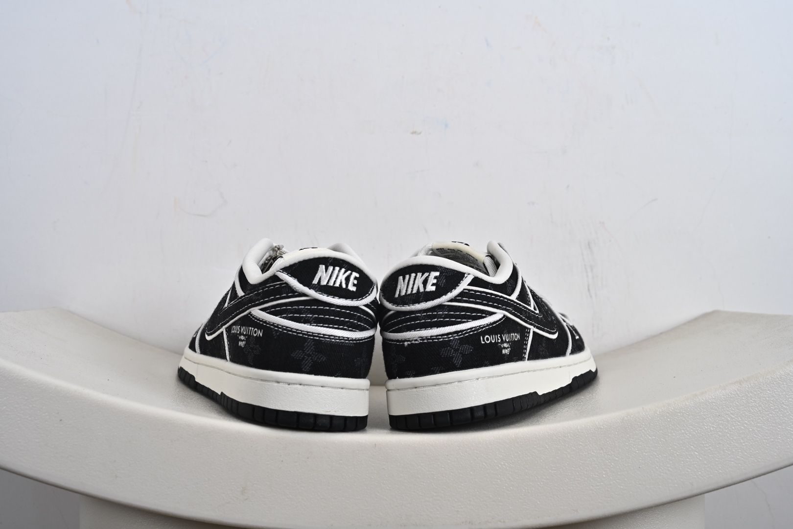 260 Nike SB Dunk Low“LV联名——白深黑牛仔” 高端定制 低帮休闲板鞋 SC0601-467