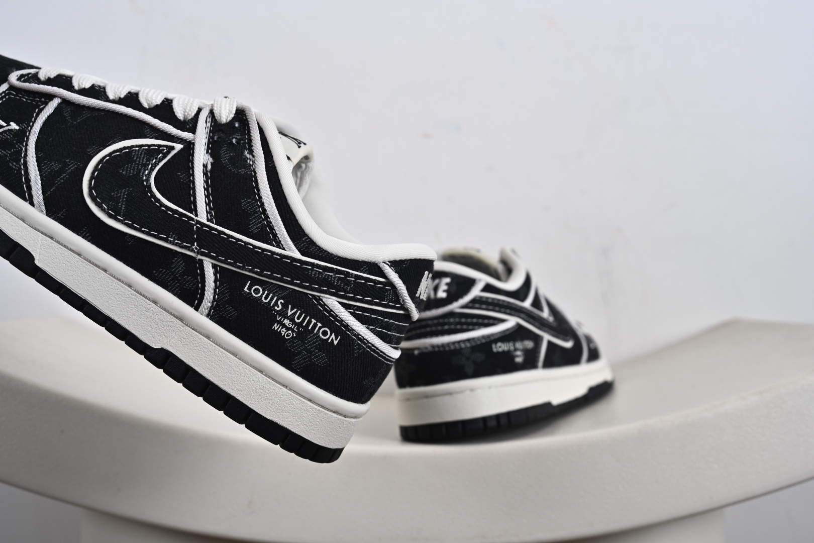 260 Nike SB Dunk Low“LV联名——白深黑牛仔” 高端定制 低帮休闲板鞋 SC0601-467
