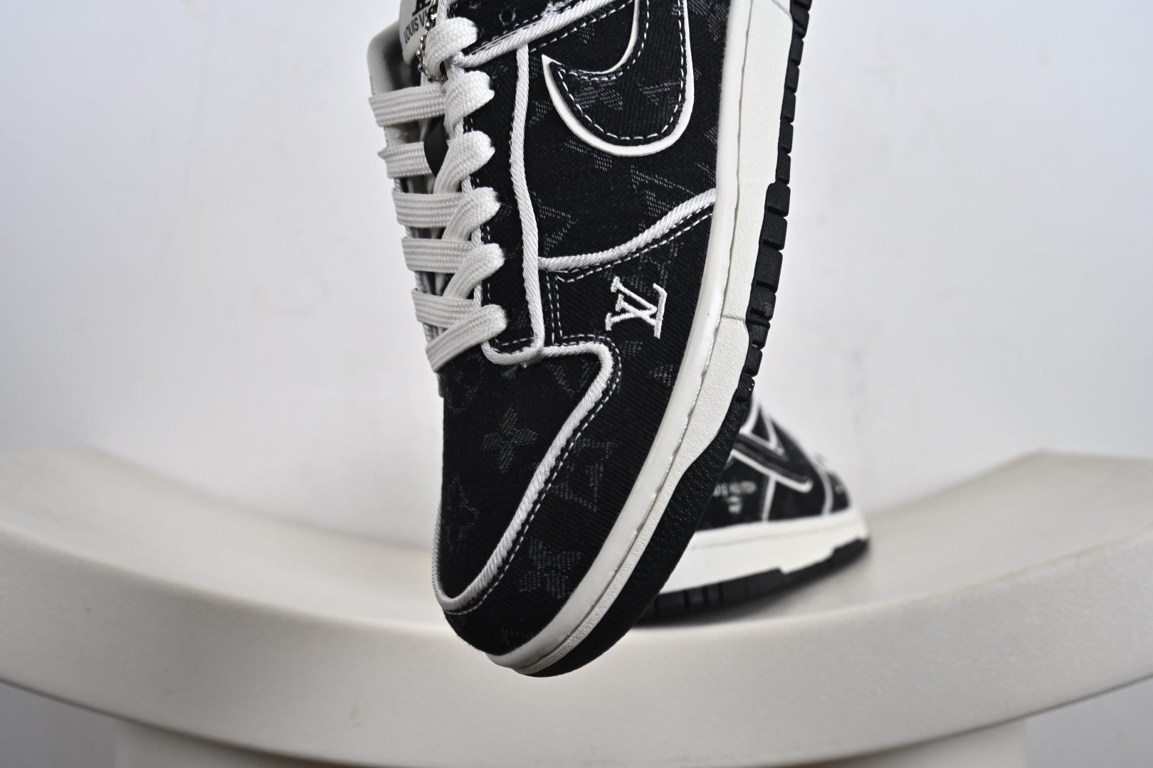 260 Nike SB Dunk Low“LV联名——白深黑牛仔” 高端定制 低帮休闲板鞋 SC0601-467