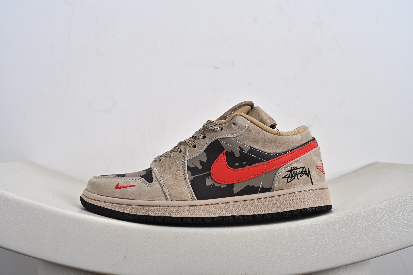 260 Air Jordan 1 Retro Low x Stussy 斯图西联名低帮板鞋 LR8888-012