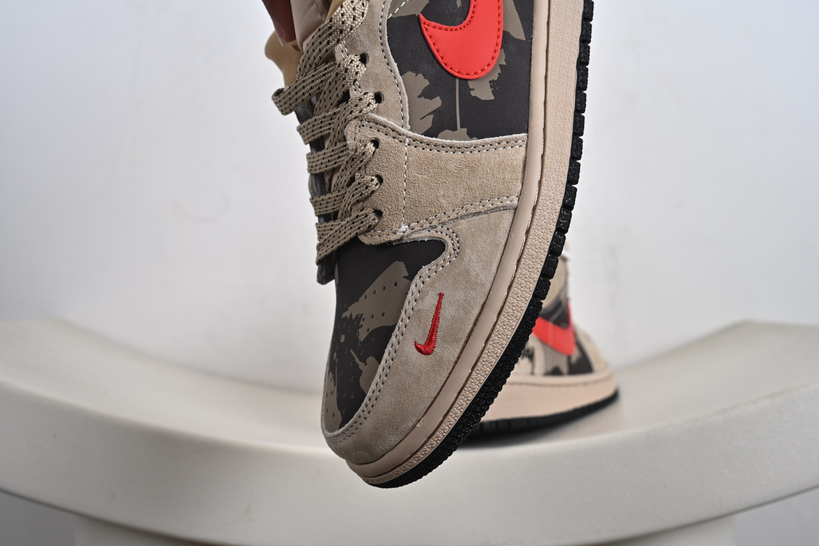 260 Air Jordan 1 Retro Low x Stussy 斯图西联名低帮板鞋 LR8888-012