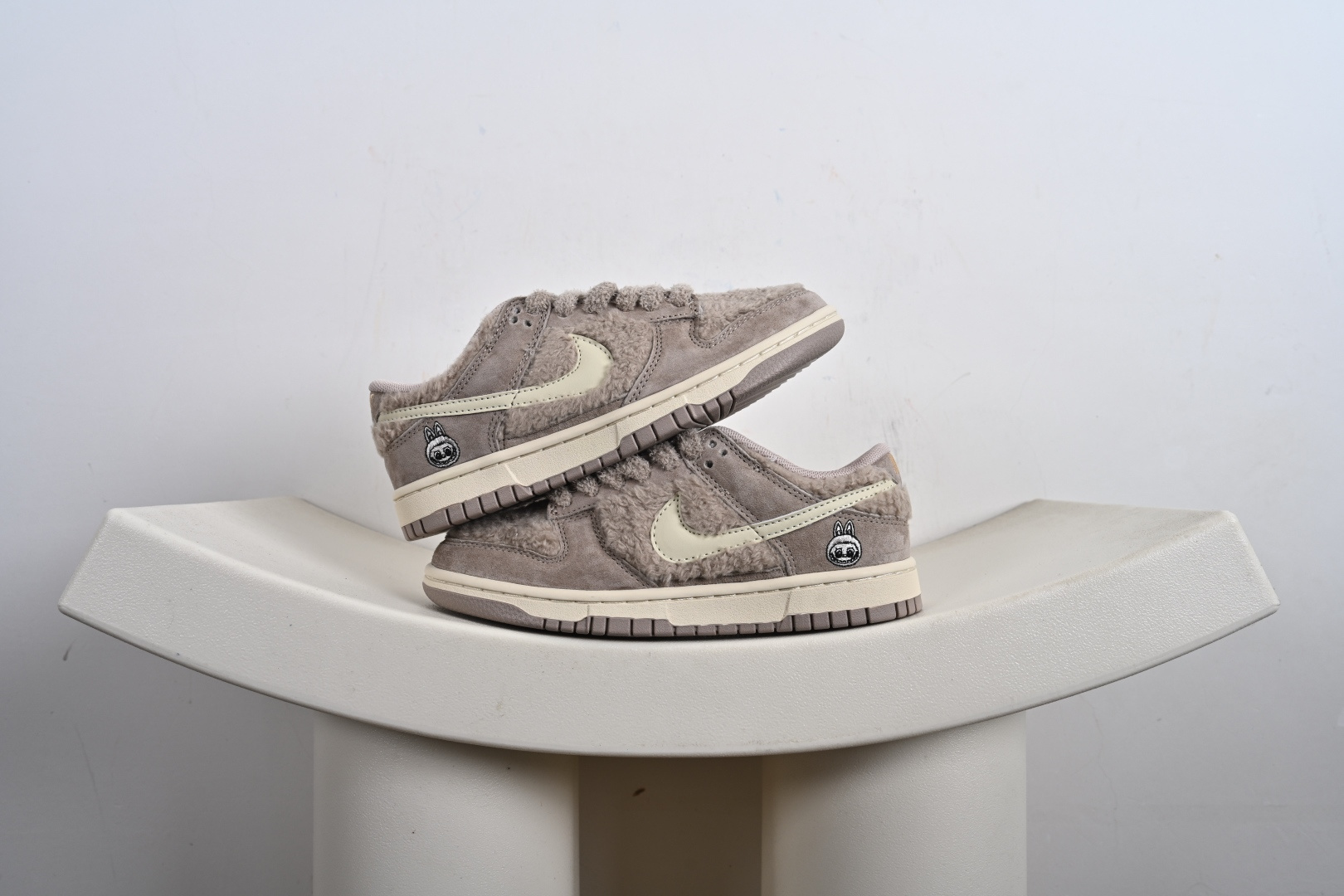 200 NK SB Dunk Low x Labubu 拉布布联名 GB6675-005