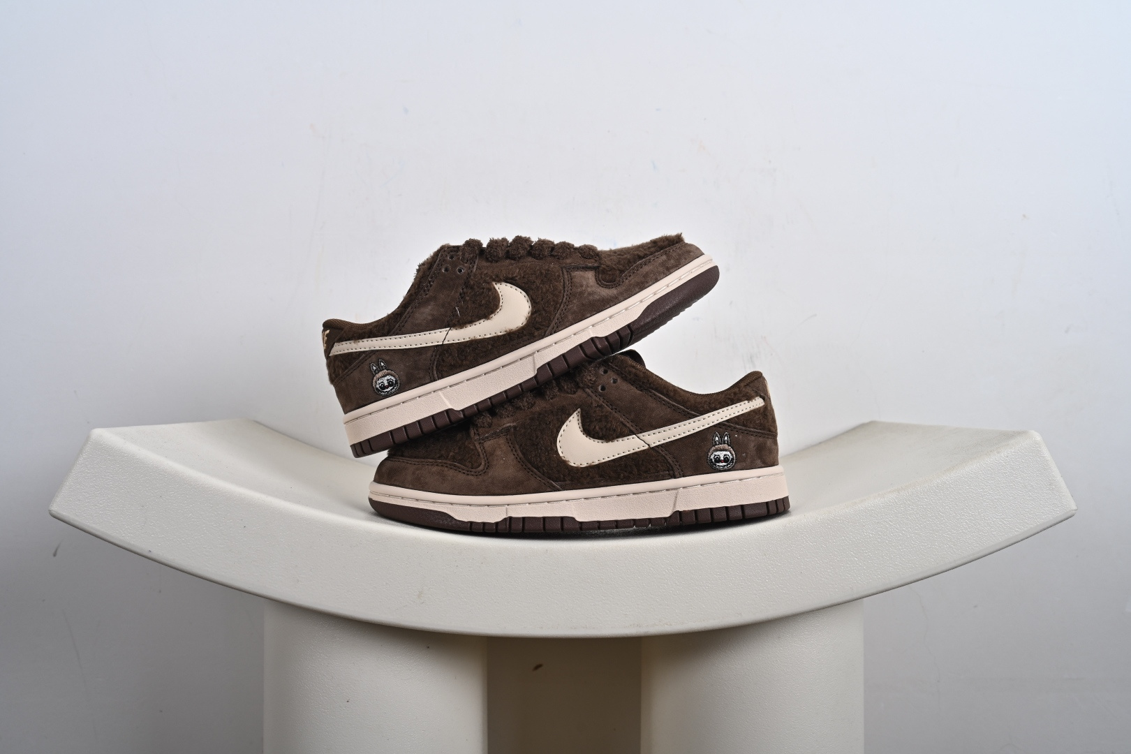 200 NK SB Dunk Low x Labubu 拉布布联名 GB6675-005