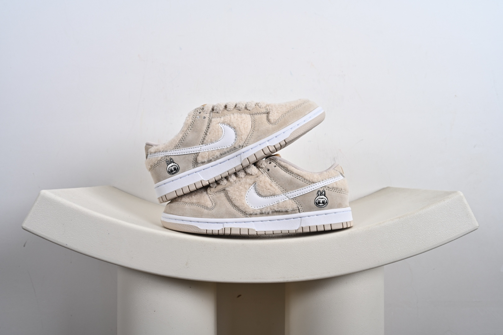 200 NK SB Dunk Low x Labubu 拉布布联名 GB6675-005