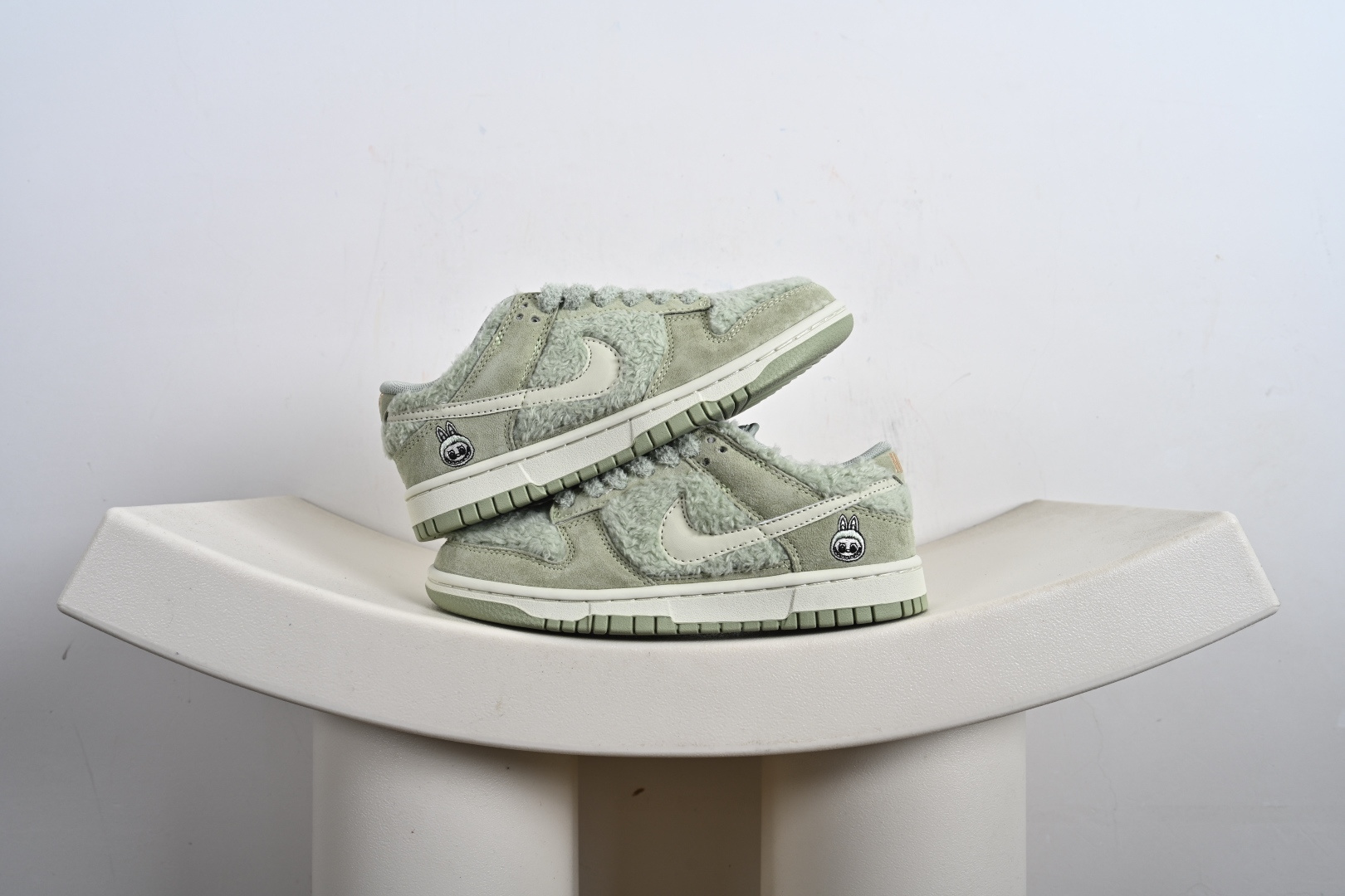 200 NK SB Dunk Low x Labubu 拉布布联名 GB6675-005