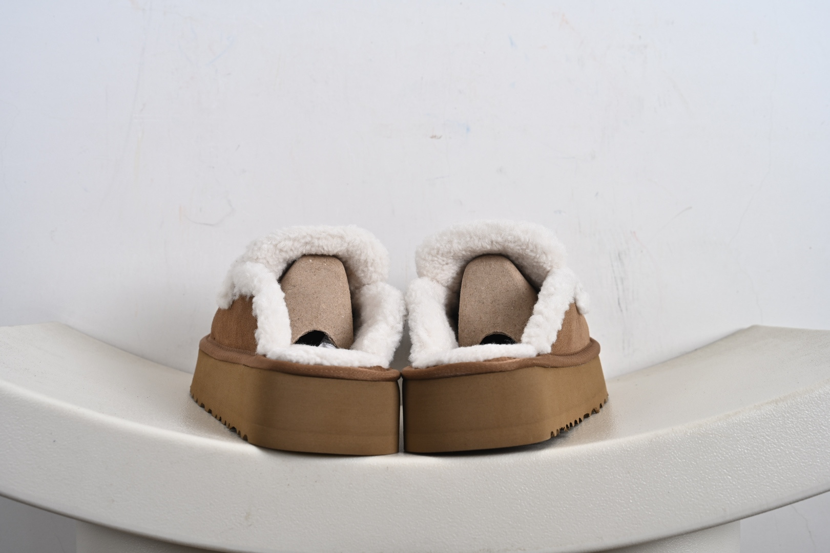 200 官方经典款 羊皮毛一体雪地靴 TREADLITE”轻翼”科技外底