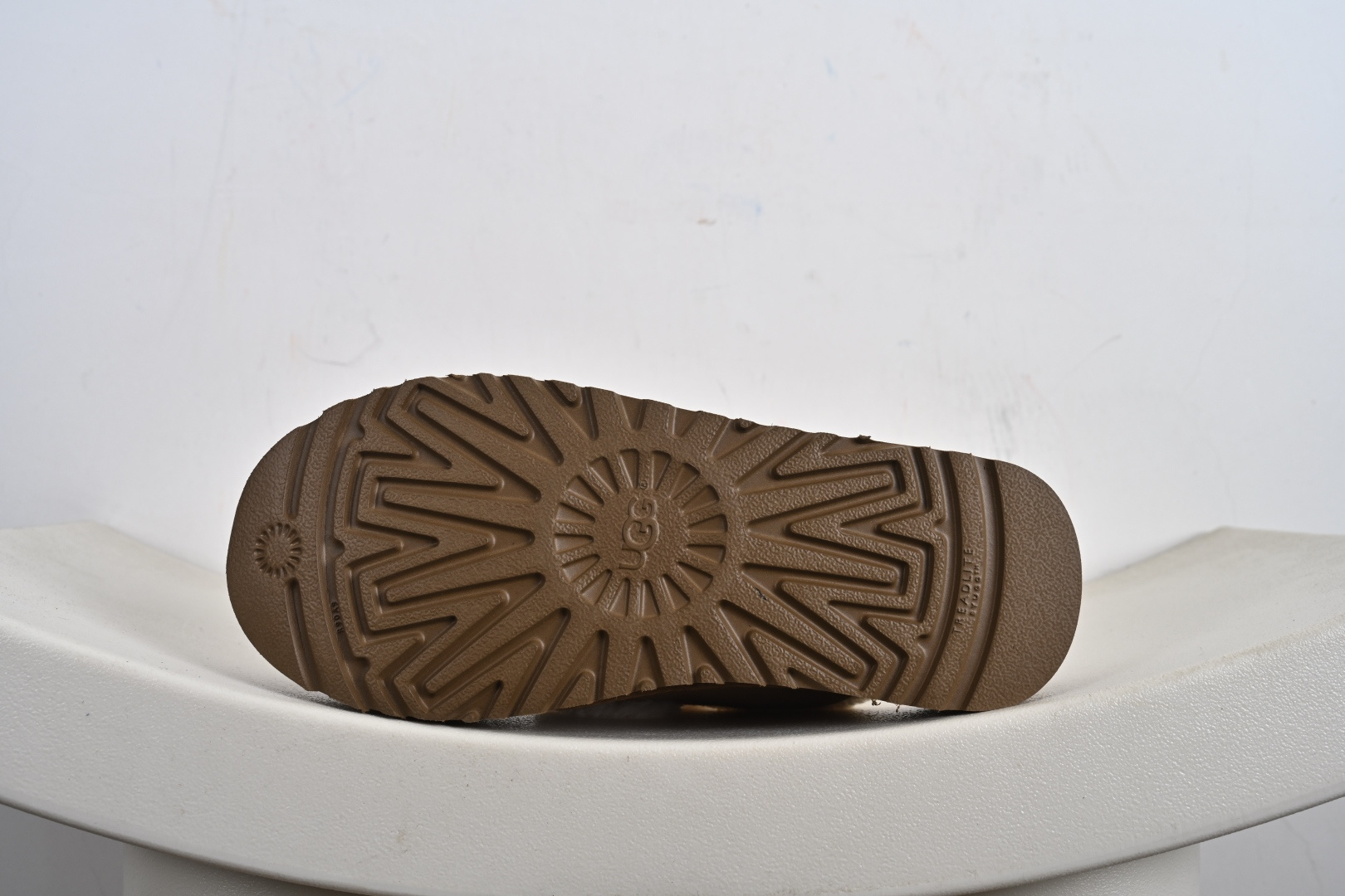 200 官方经典款 羊皮毛一体雪地靴 TREADLITE”轻翼”科技外底