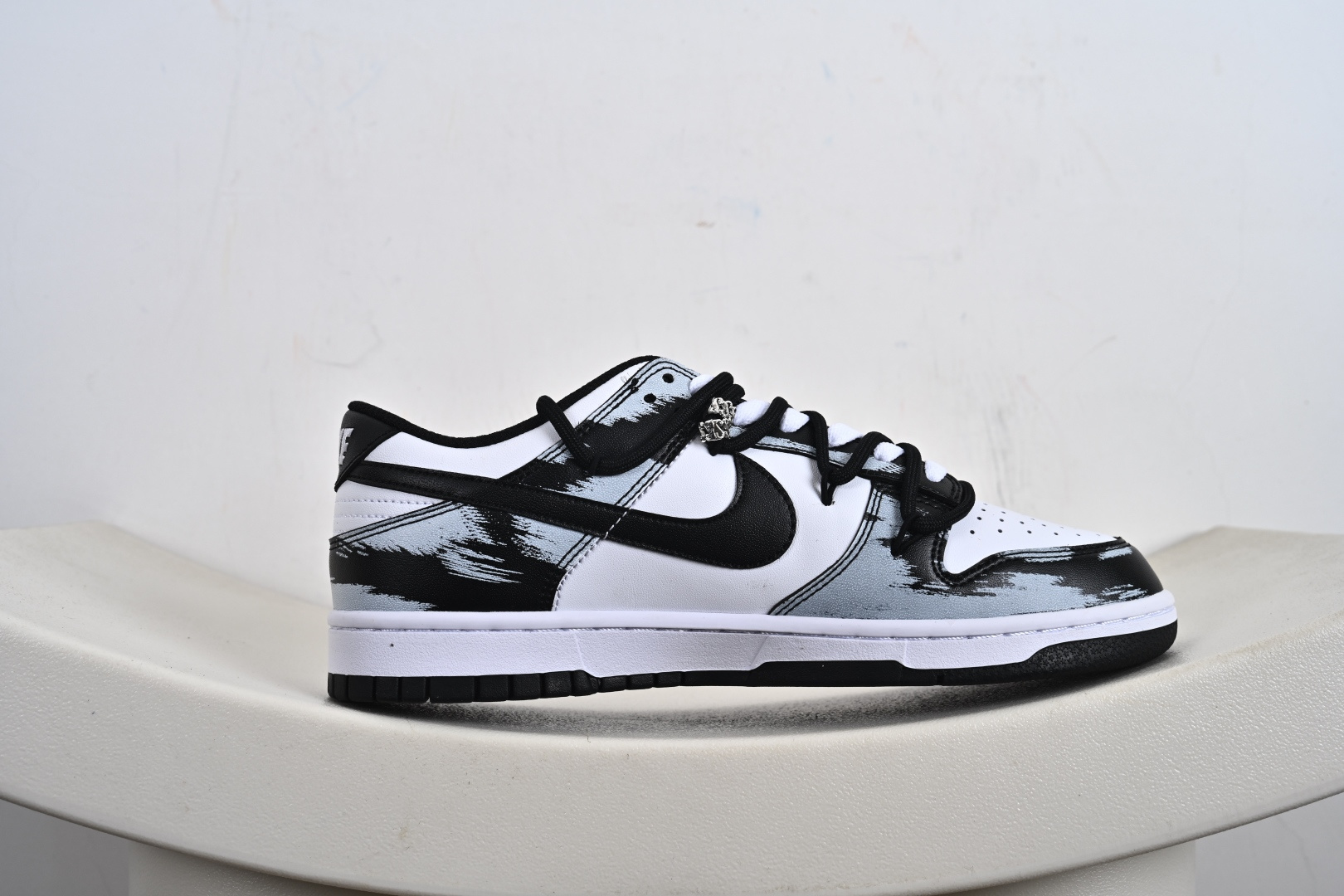 200 Nike Dunk Low Retro ‘绑带联名’ DD1391-100