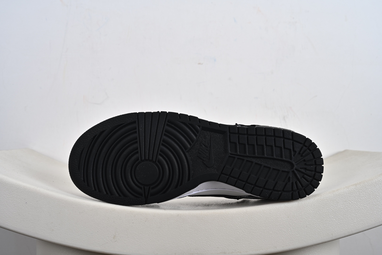 200 Nike Dunk Low Retro ‘绑带联名’ DD1391-100