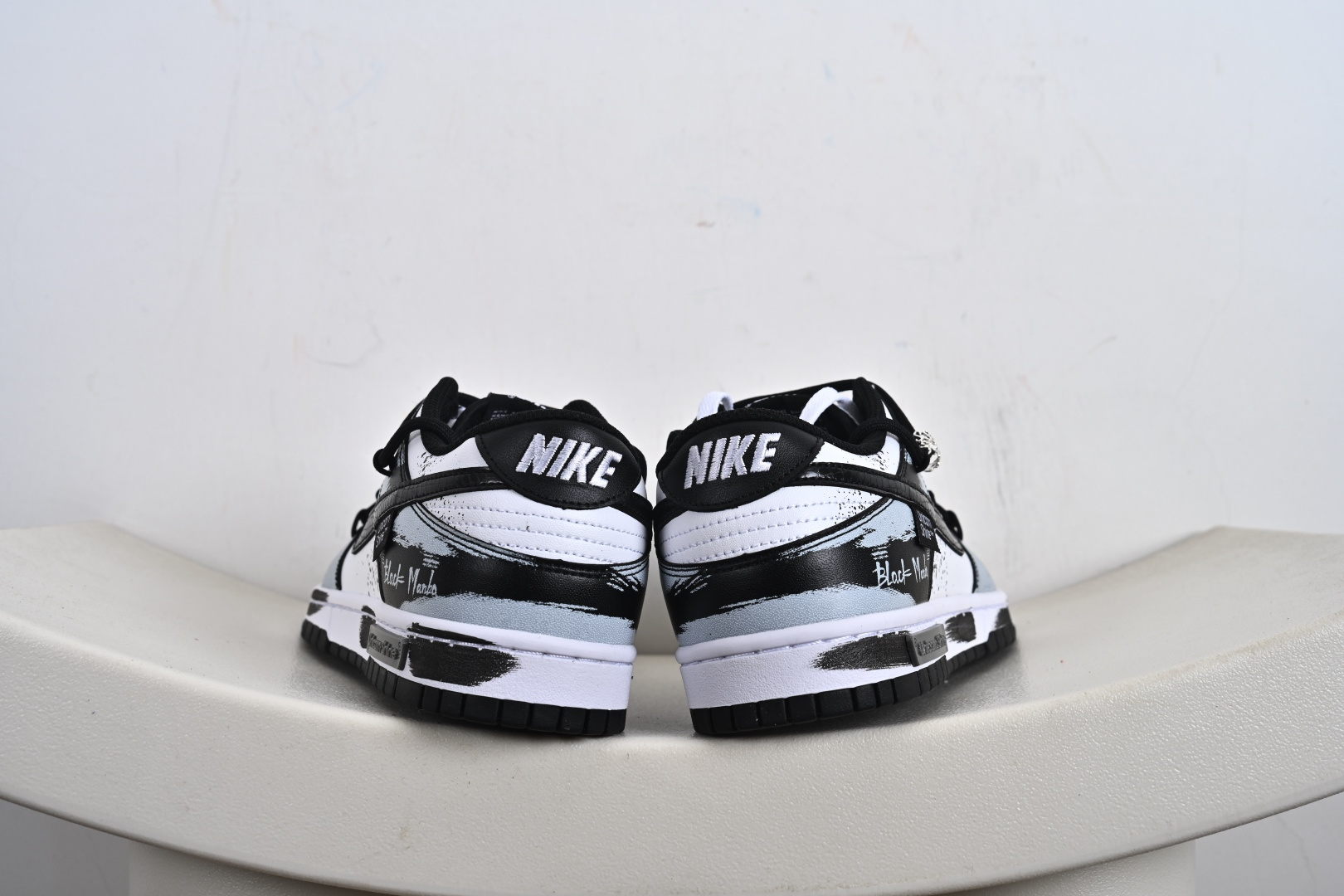 200 Nike Dunk Low Retro ‘绑带联名’ DD1391-100