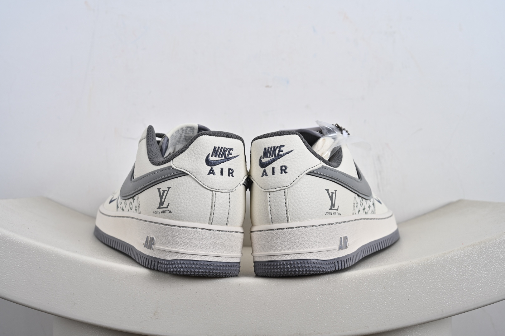 240 定制版 Nike Air Force 1'07 Low LV联名 印花米灰勾 空军一号低帮休闲板鞋 HH7518-079