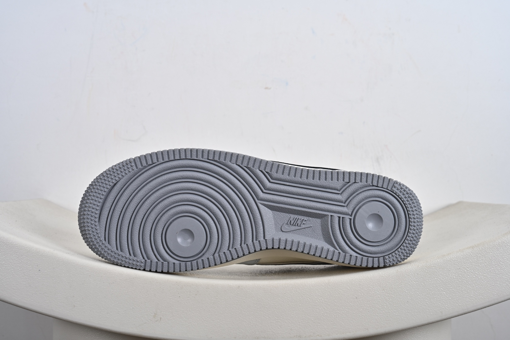 240 定制版 Stussy x Nike Air Force 1 Low 斯图西 x 耐克 高端定制空军一号 低帮 联名灰白黑 DK0188-085