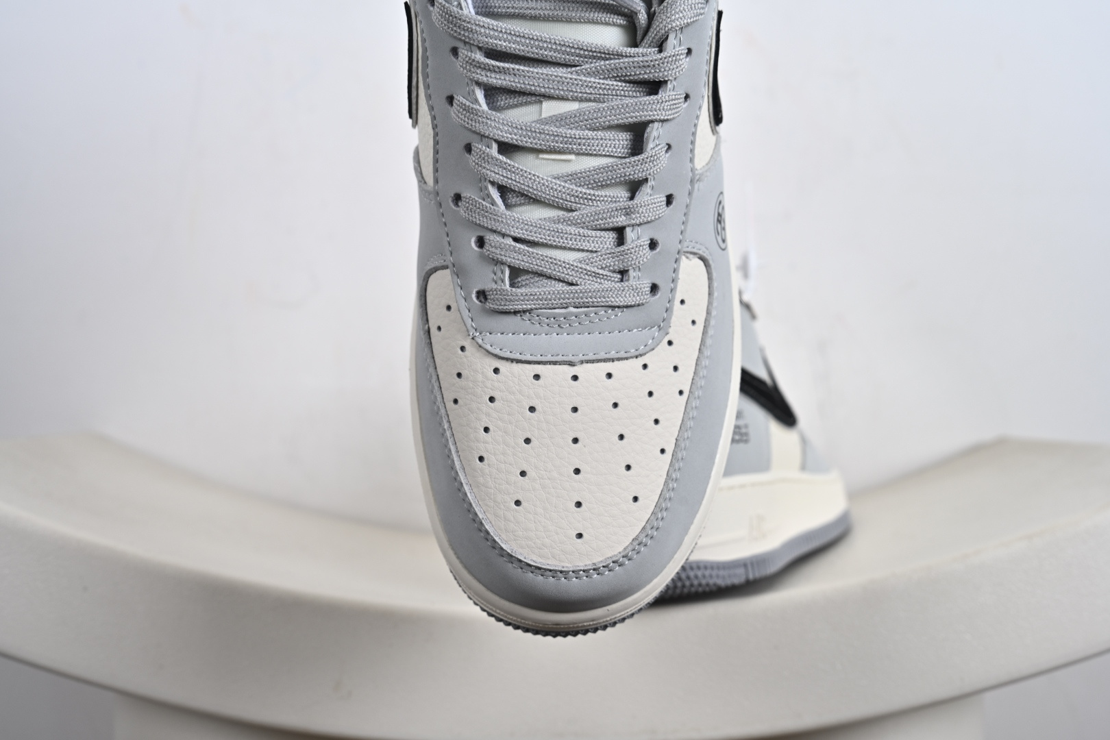 240 定制版 Stussy x Nike Air Force 1 Low 斯图西 x 耐克 高端定制空军一号 低帮 联名灰白黑 DK0188-085