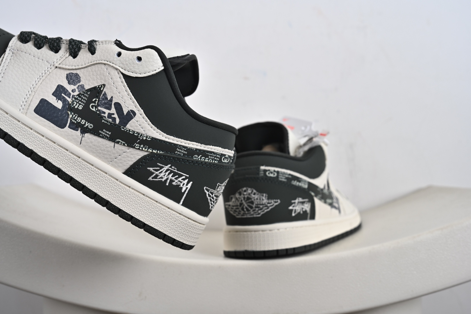 260 高端定制Air Jordan 1 Low AJ1 乔1 “斯图西联名---米白灰绿 斯图西印花”高端定制 低帮复古篮球鞋 QD1988-002