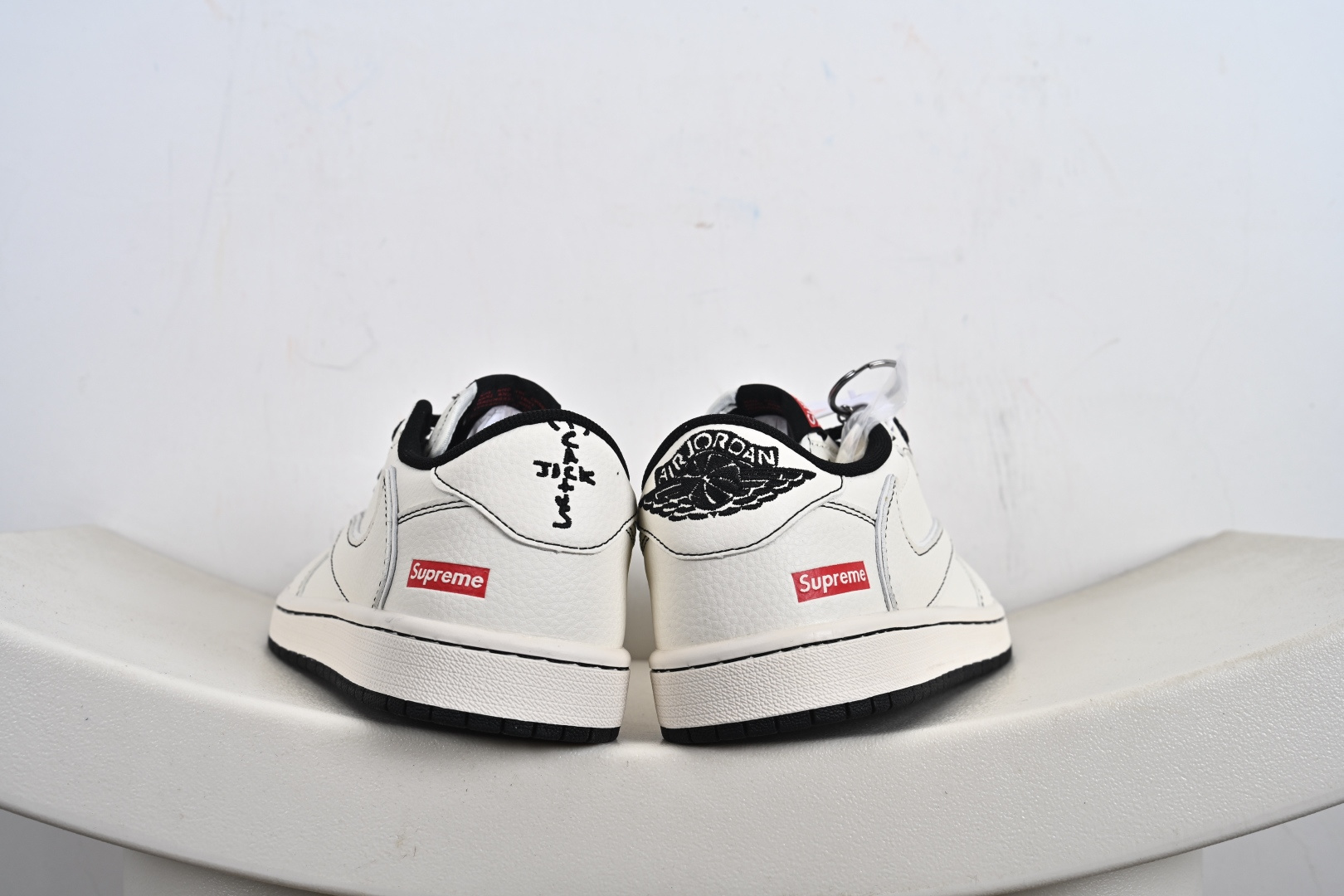 260 定制版 Supreme x Travis Scott x Air Jordan 1 Low Sup x AJ1 低帮 米白黑倒钩 HH7518-089