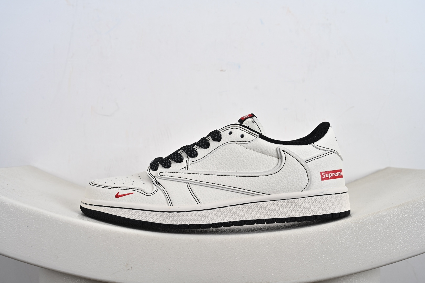 260 定制版 Supreme x Travis Scott x Air Jordan 1 Low Sup x AJ1 低帮 米白黑倒钩 HH7518-089