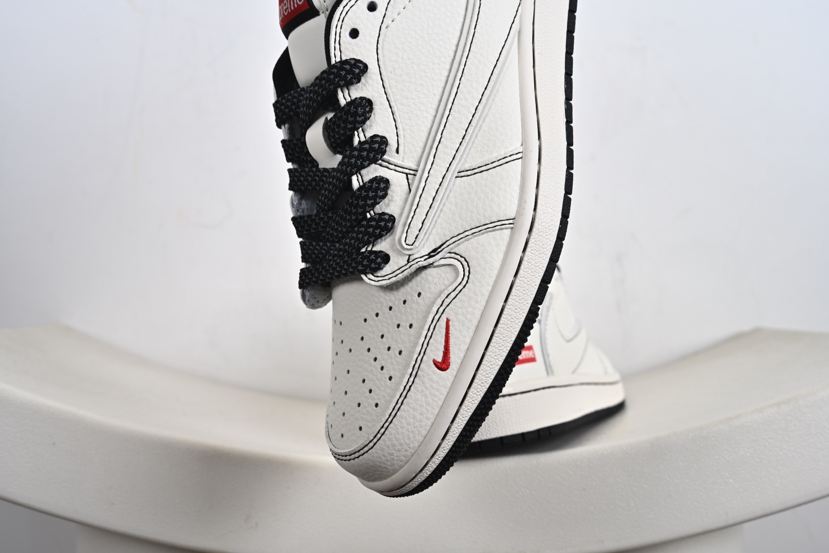 260 定制版 Supreme x Travis Scott x Air Jordan 1 Low Sup x AJ1 低帮 米白黑倒钩 HH7518-089