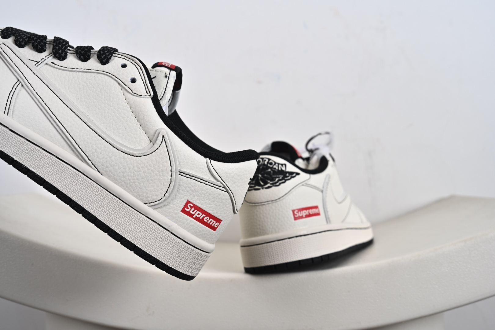 260 定制版 Supreme x Travis Scott x Air Jordan 1 Low Sup x AJ1 低帮 米白黑倒钩 HH7518-089