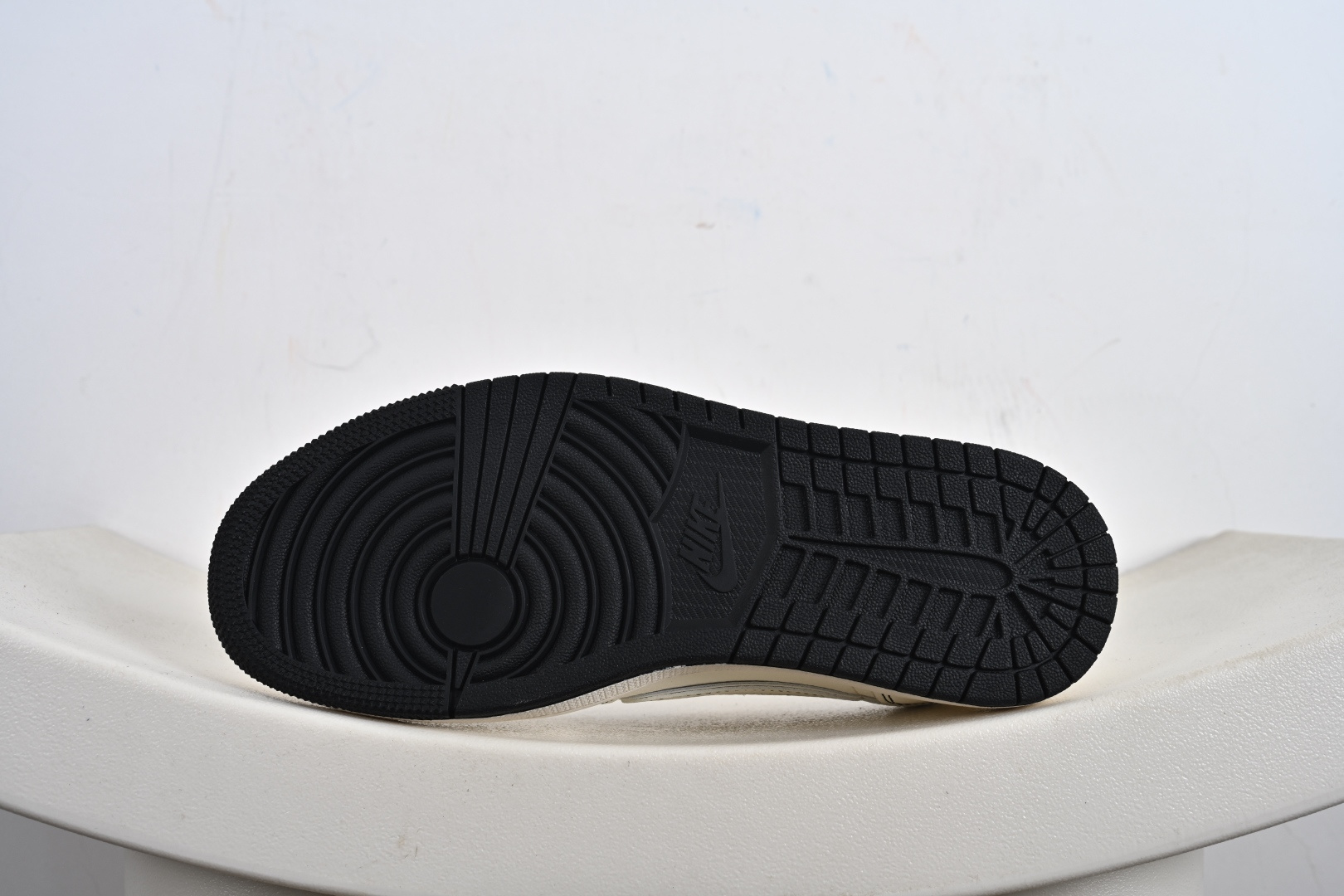 260 定制版 Supreme x Travis Scott x Air Jordan 1 Low Sup x AJ1 低帮 米白黑倒钩 HH7518-089