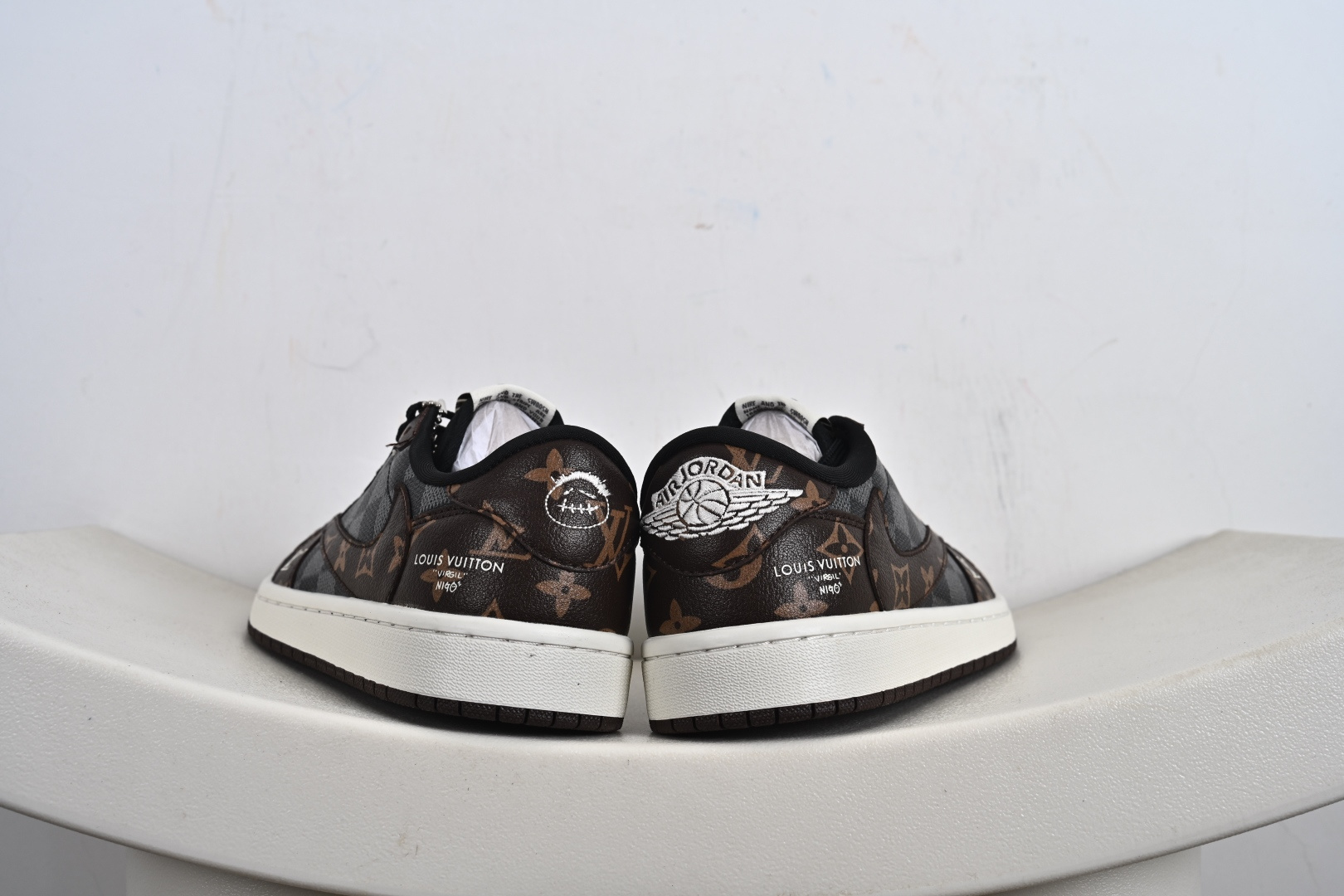260 定制版 高端定制Travis Scott x Jordan 1 Low LV联名-棕灰格纹 倒勾低帮休闲板鞋 SC0601-051