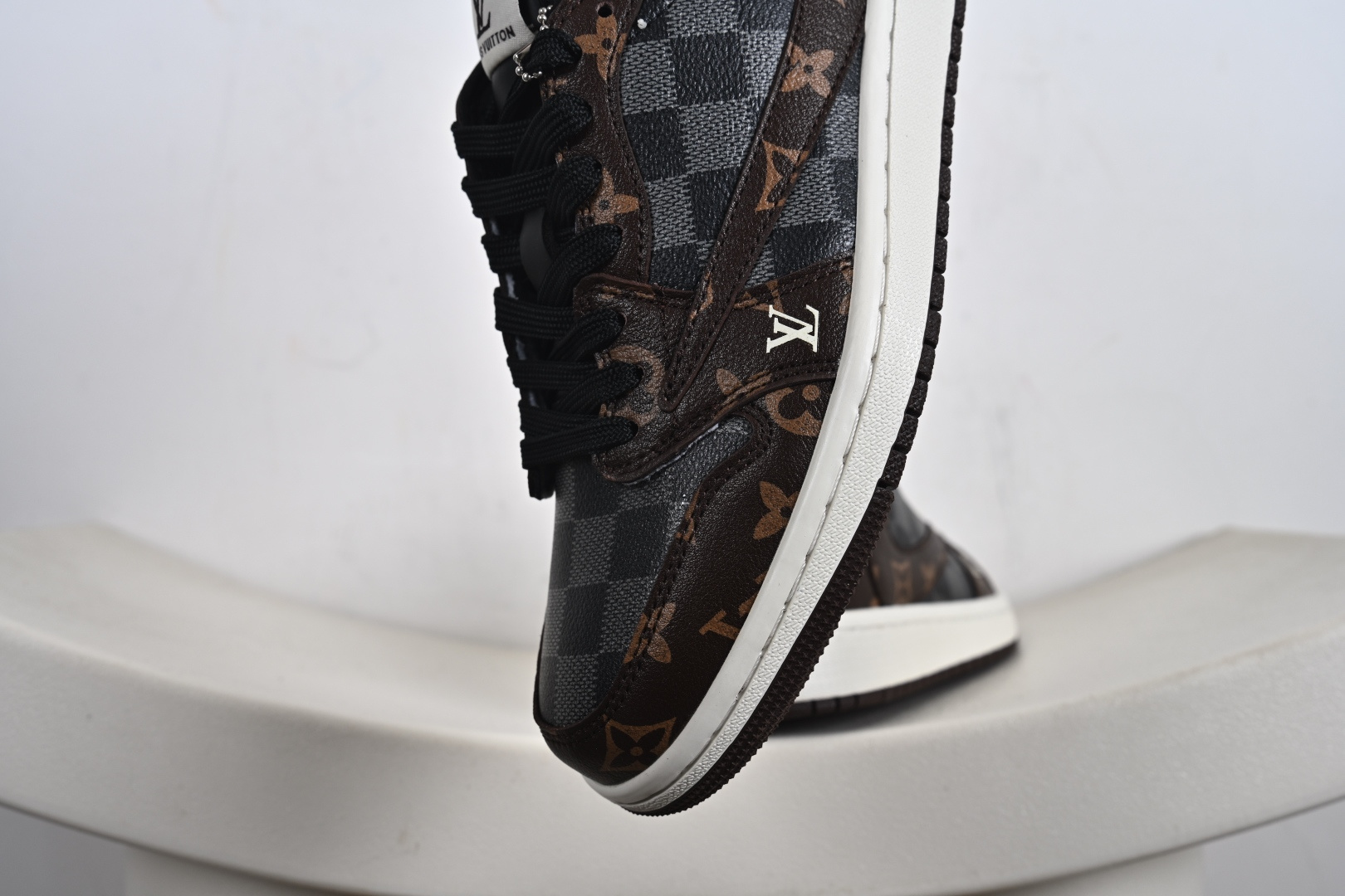 260 定制版 高端定制Travis Scott x Jordan 1 Low LV联名-棕灰格纹 倒勾低帮休闲板鞋 SC0601-051