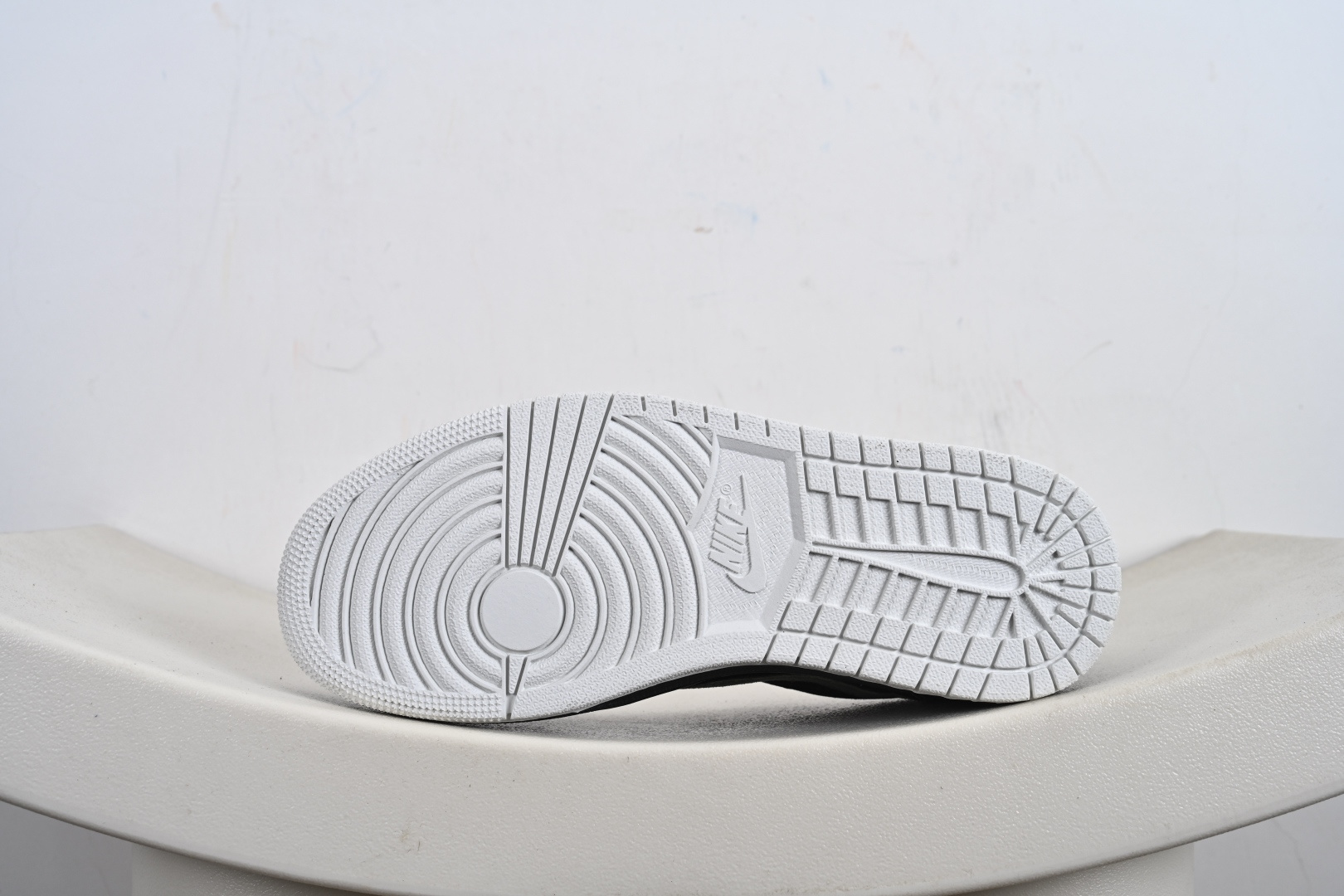 260 乔丹Fragment x Travis Scott xDior Air Jordan 1 Low 三方联名倒钩 DZ5899-025