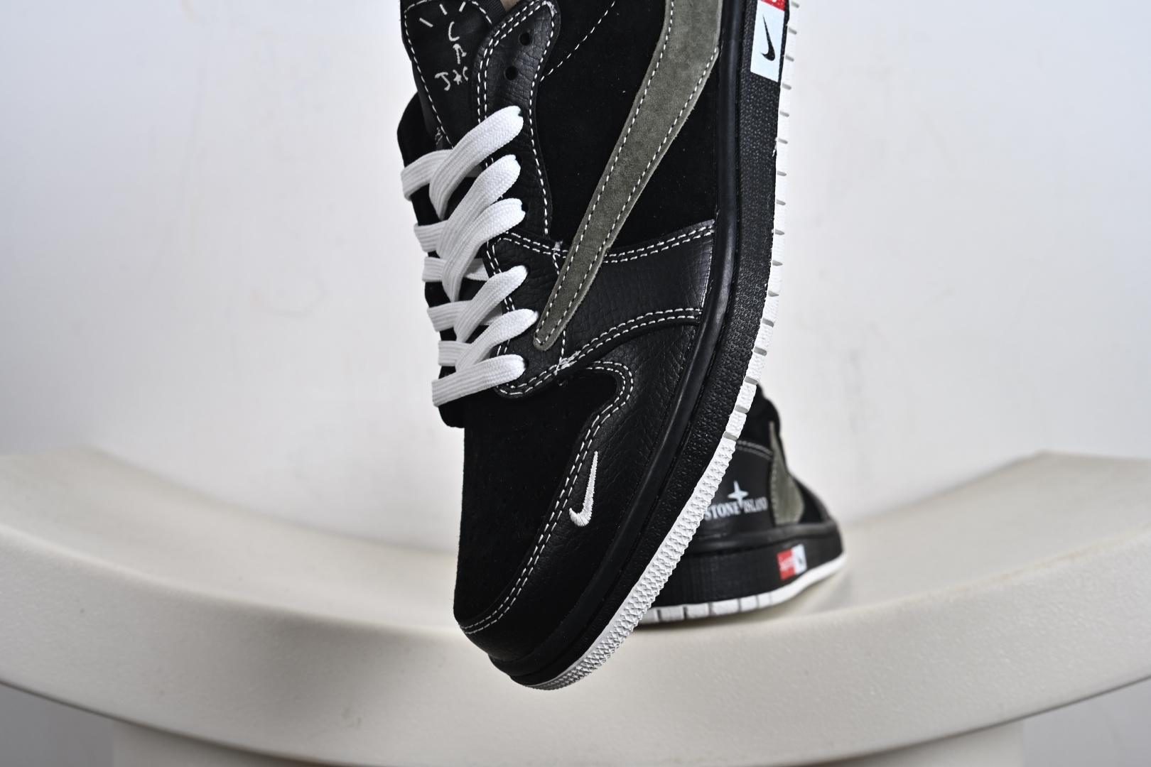 260 乔丹Fragment x Travis Scott xDior Air Jordan 1 Low 三方联名倒钩 DZ5899-025