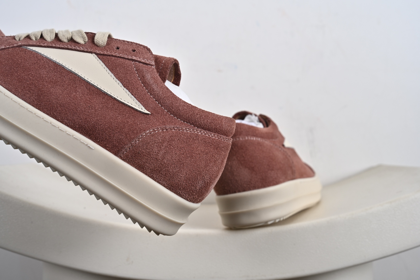 450 瑞克·欧文斯Rick Owens支线品牌DRKSHDW SS23 EDFU Vintage Low- Sneakers”Grey/Milk”低帮厚底板鞋“皮革雾灰奶白侵权款”RU01D3897 LCOLVS 811